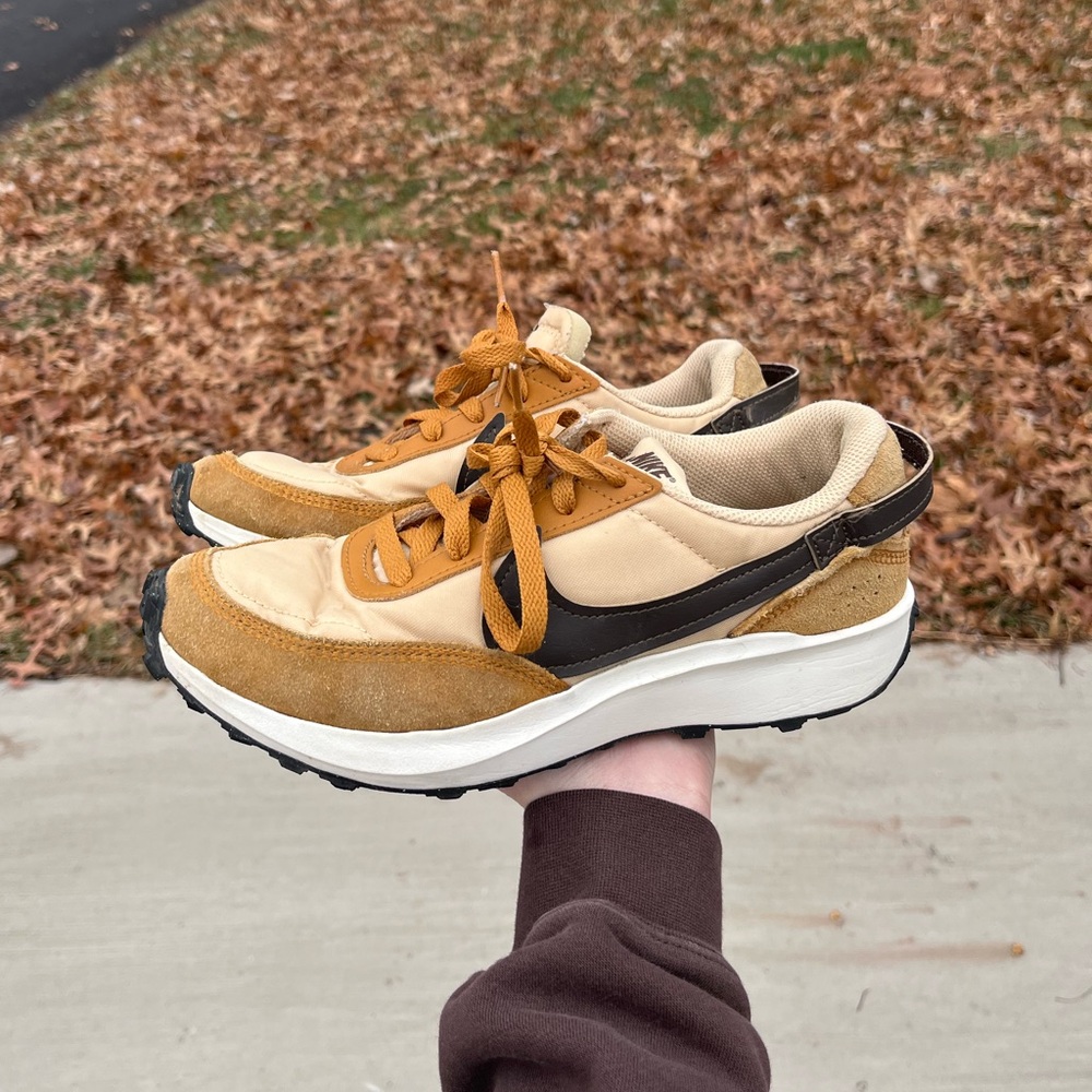 Nike Women's WMNS Waffle Debut In Brown Sesame
Size 7.5